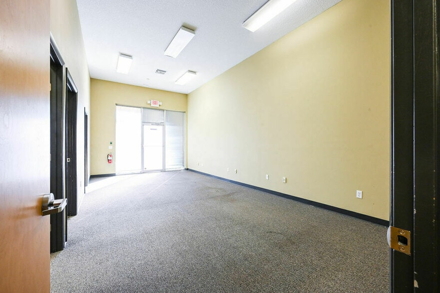 More Photos Of 7177-7201 S George Blvd, Sebring Medical For Lease