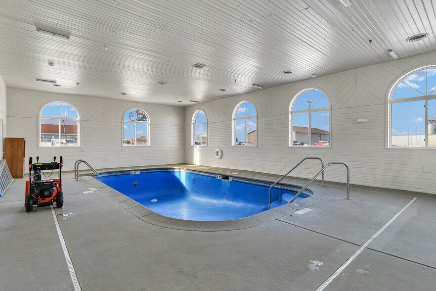 More Photos Of 630 W Main St, El Paso Hotel For Sale