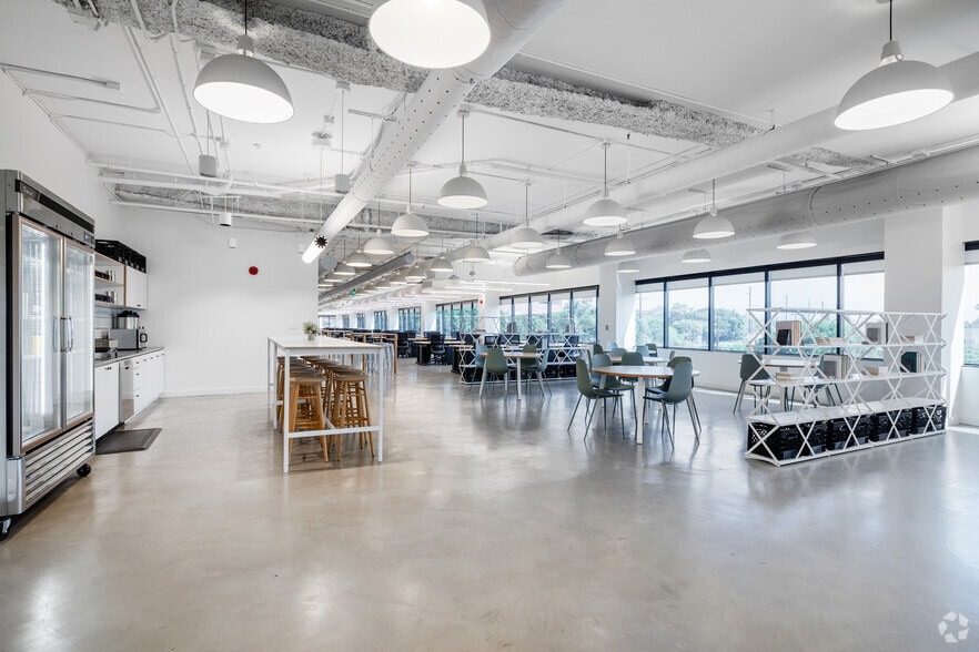 More Photos Of 3000 S Robertson Blvd, Los Angeles Loft Creative Space For Sale