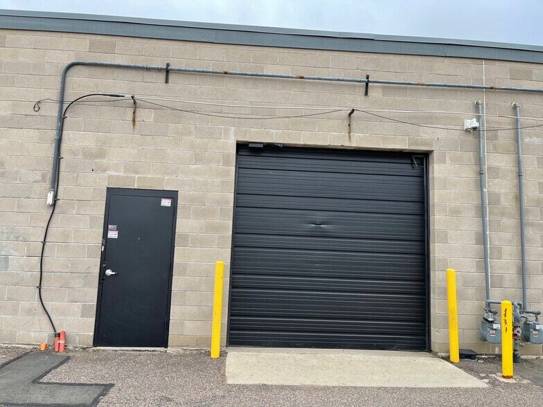 More Photos Of 1315 Nelson St, Lakewood Warehouse For Lease