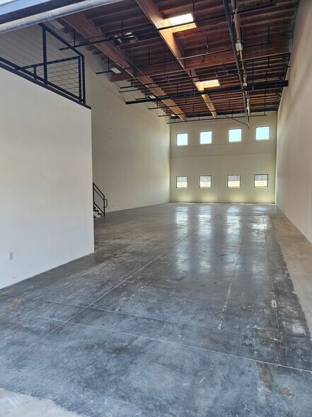 More Photos Of 10680 Silicon Ave, Montclair Warehouse For Lease