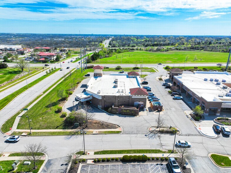 More Photos Of 10050 Woodland Dr, Lenexa Drugstore For Sale