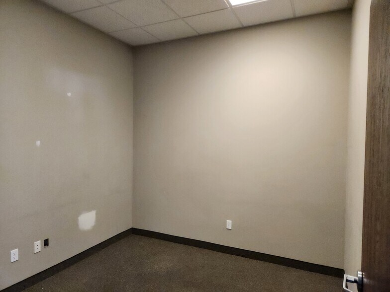 More Photos Of 8690 S Maryland Pky, Las Vegas Storefront Retail Office For Lease