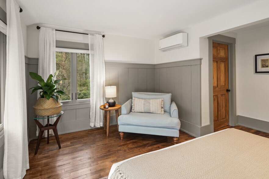 More Photos Of 56 Turner Mill Ln, Stowe Specialty For Sale