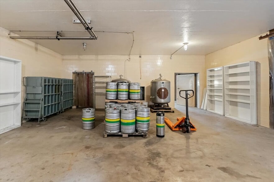 More Photos Of 360 College Ave, Weed Showroom For Sale