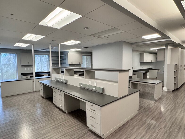 More Photos Of 1110 Pine Ridge Rd, Naples Office For Sale