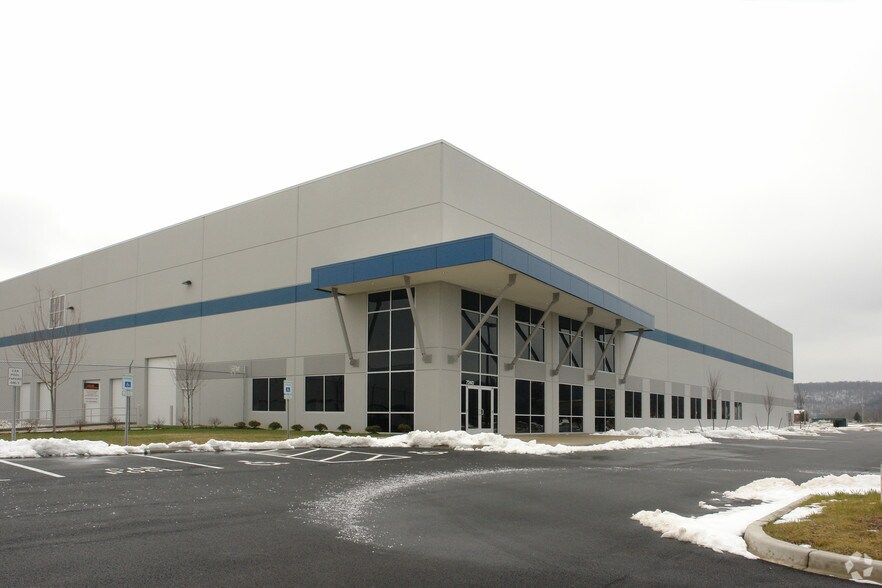 More Photos Of 7240 Global Dr, Louisville Distribution For Lease