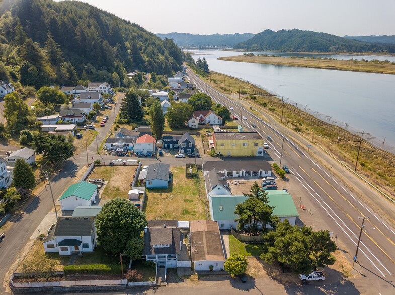 More Photos Of 77231 Highway 101, Gardiner Storefront Retail Residential For Sale