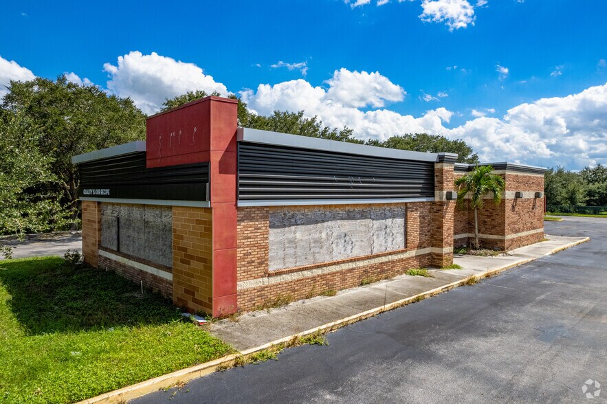 More Photos Of 8905 20th St, Vero Beach Fast Food For Lease
