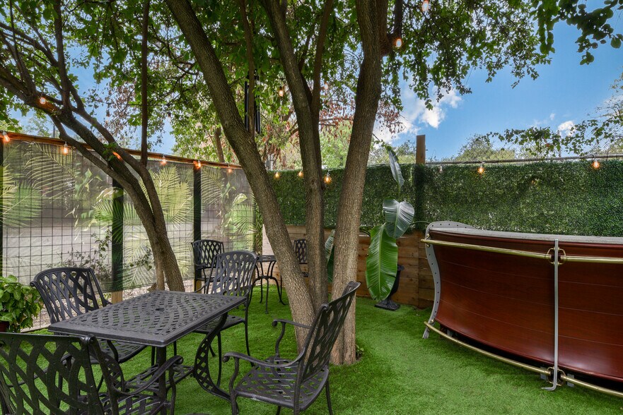 More Photos Of 1102 S Alamo St, San Antonio Storefront Retail Office For Sale