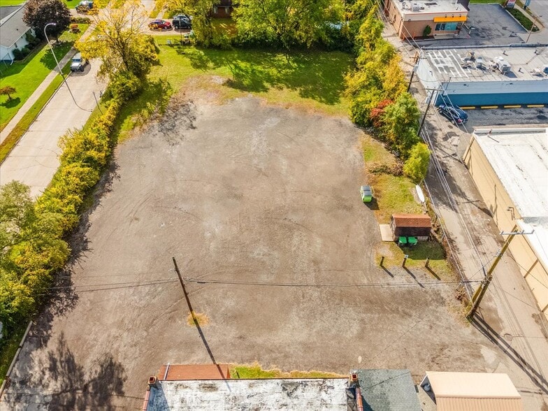 More Photos Of 23925 Goddard Rd, Taylor Bar For Sale