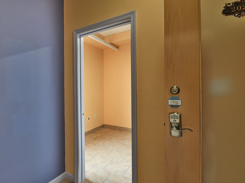 More Photos Of 2300 N Pershing Dr, Arlington Medical For Sale