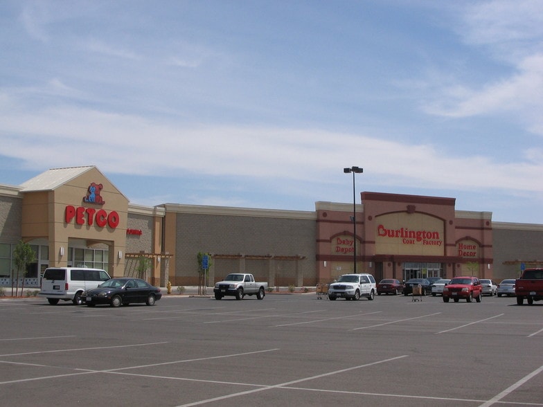 Primary Photo Of 520-580 E Danenberg Dr, El Centro Service Station For Lease