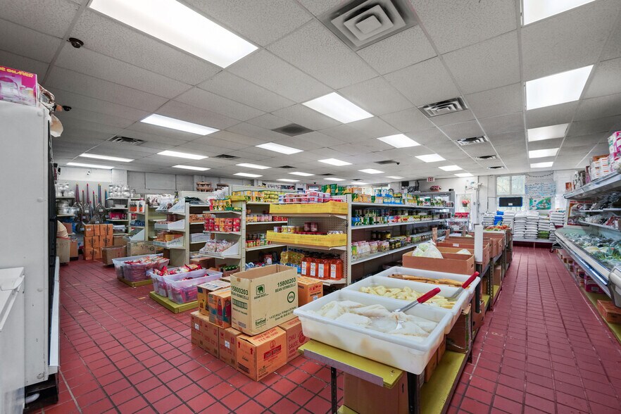 More Photos Of 415-423 Arnold St, Woonsocket Storefront For Sale