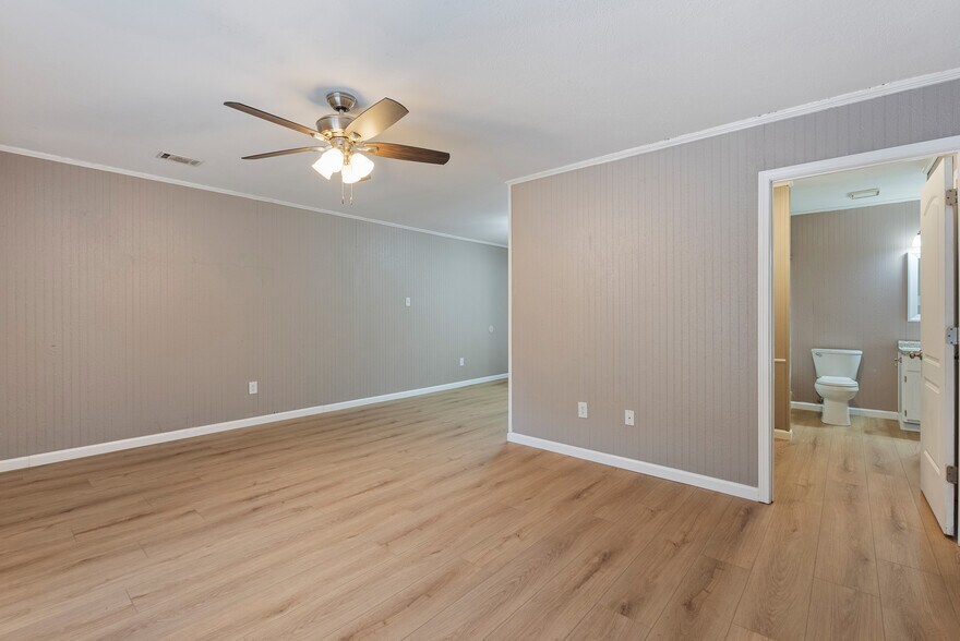 More Photos Of 16 Linder Rd, Greenbrier Apartments For Sale