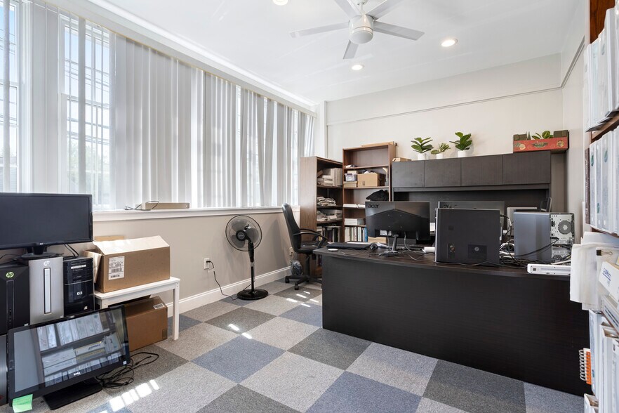 More Photos Of 101 N Providence Rd, Wallingford Office For Sale