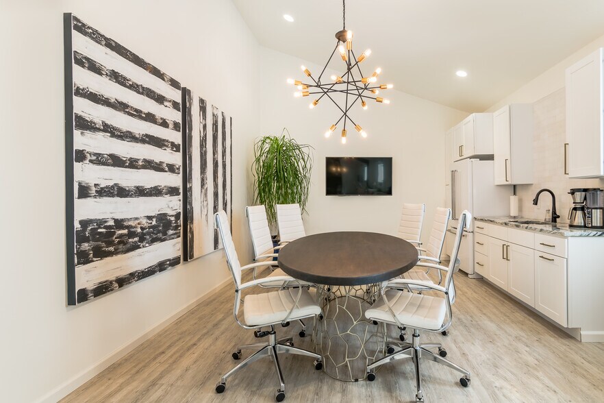More Photos Of 5203 Beacon Dr, Austin Flex For Lease