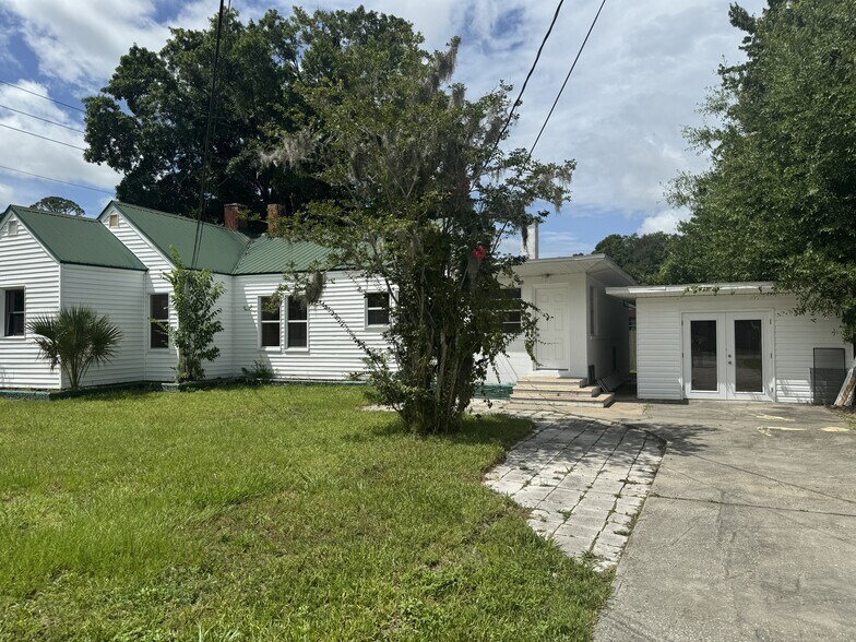 More Photos Of 904 E Moody Blvd, Bunnell Office For Lease