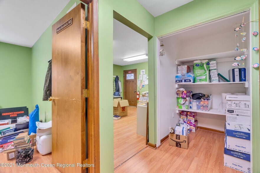 More Photos Of 2101 Lake Rd, Manchester Medical For Sale