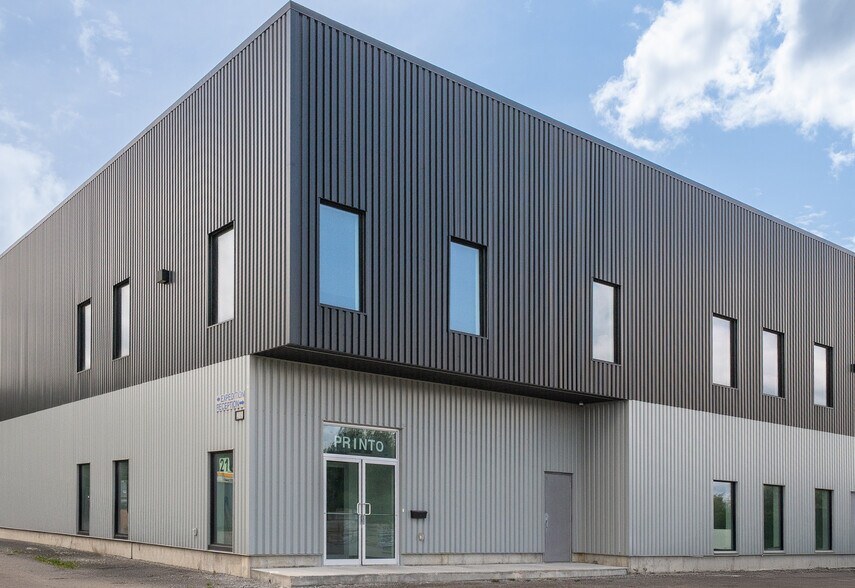More Photos Of 210 Rue Piché, Donnacona Warehouse For Lease