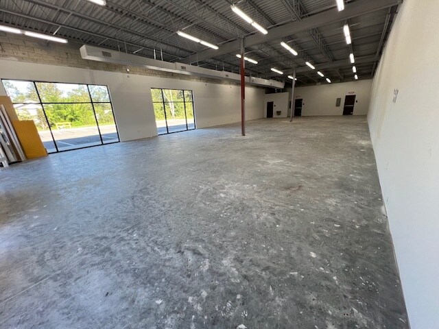 More Photos Of 11025 Lem Turner Rd, Jacksonville Storefront For Lease