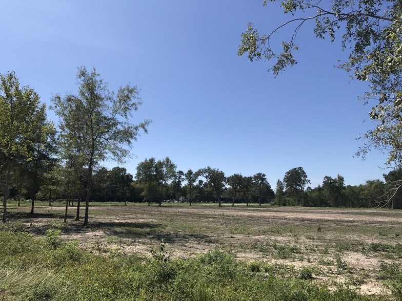 More Photos Of 0 Lakeville Dr, Kingwood Land For Sale