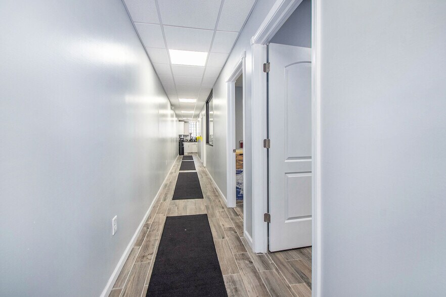 More Photos Of 14729 Champaign Rd, Allen Park Storefront Retail Office For Lease