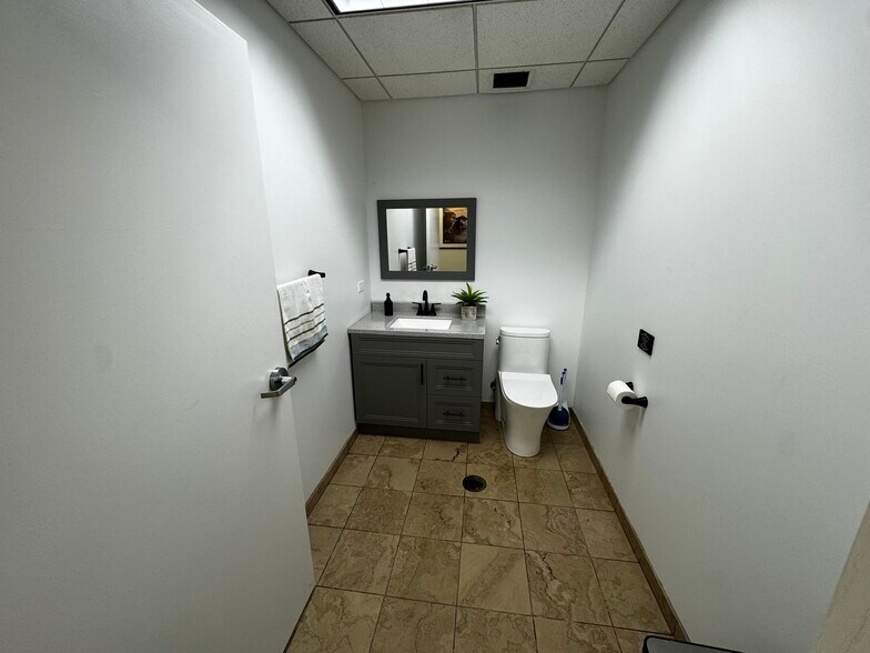 More Photos Of 1540 Hannah Ave, Forest Park Light Distribution For Lease