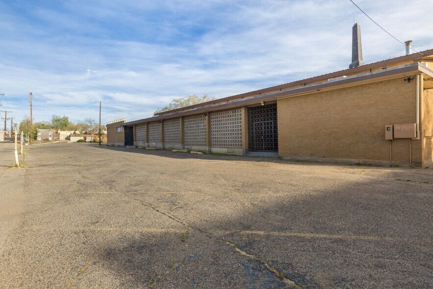 More Photos Of 111 University SE Blvd, Albuquerque Specialty For Sale