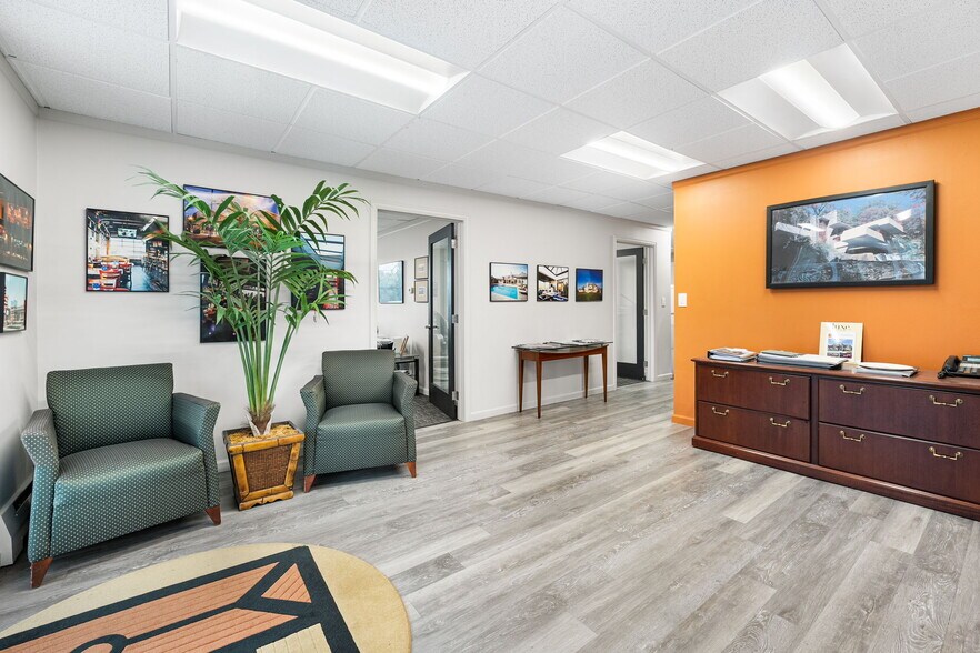More Photos Of 709 W Littleton Blvd, Littleton Office For Sale