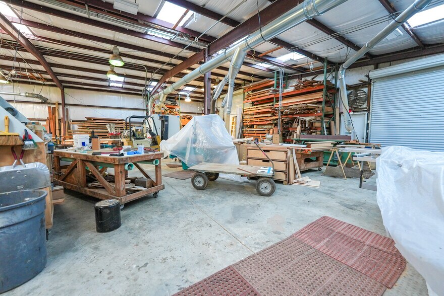 More Photos Of 7800 County Road 24, Fairhope Showroom For Sale