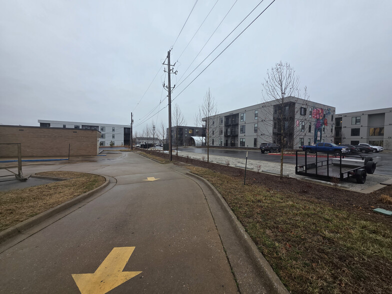 More Photos Of 401 N 2nd St, Rogers Office For Lease