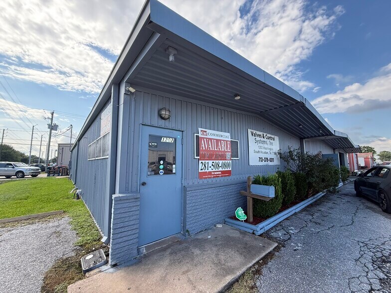 More Photos Of 1202 Washington, South Houston Industrial For Sale