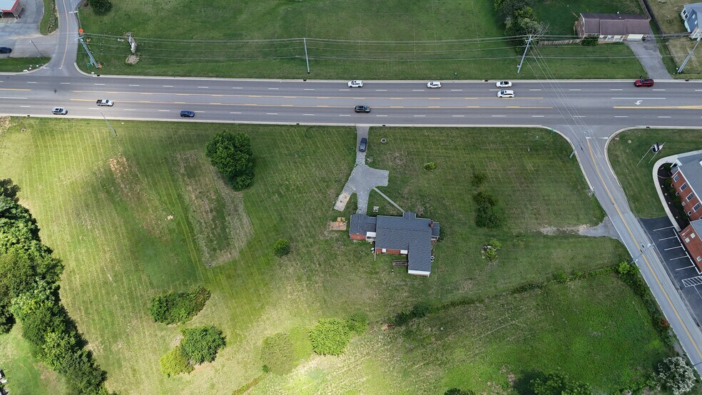 More Photos Of 5207 N Roan St, Gray Specialty For Sale