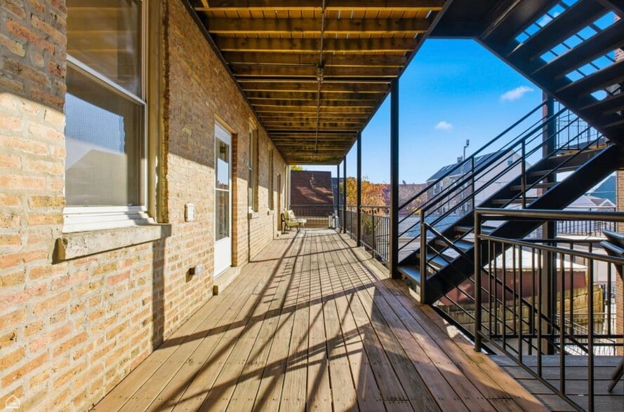 More Photos Of 2251 W 24th St, Chicago Office For Lease