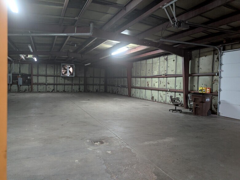 More Photos Of 30 Commerce Park Dr, Dayton Warehouse For Lease