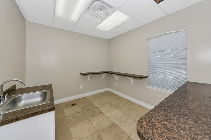More Photos Of 2628 Matlock Rd, Arlington Medical For Sale