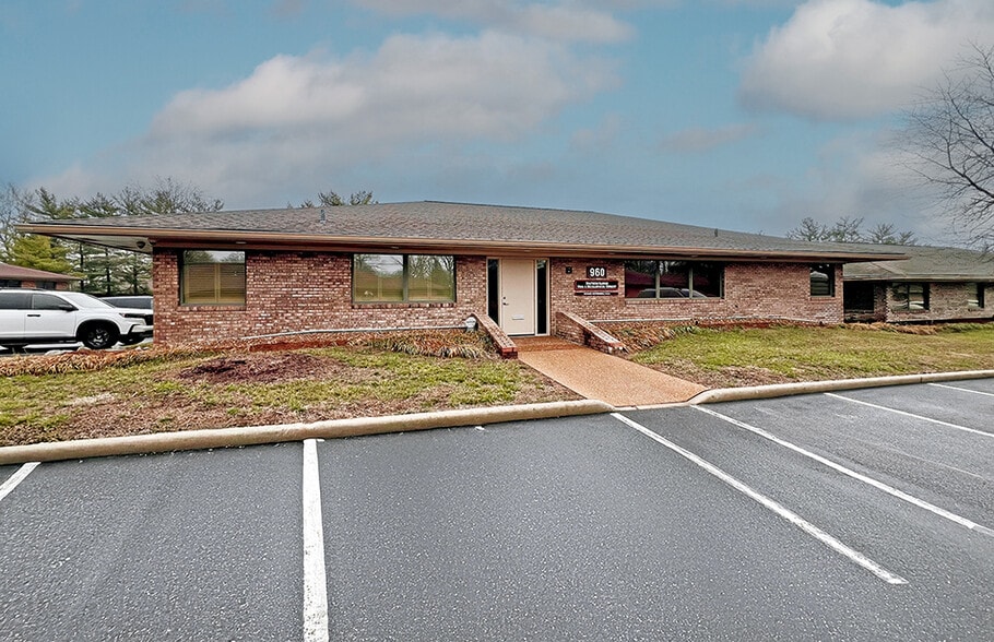 Primary Photo Of 2900 Frank Scott Pky W, Belleville Office For Sale