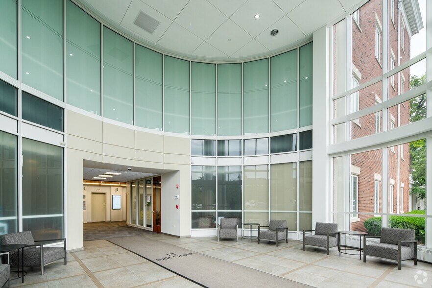 More Photos Of 12 Salt Creek Ln, Hinsdale Medical For Lease