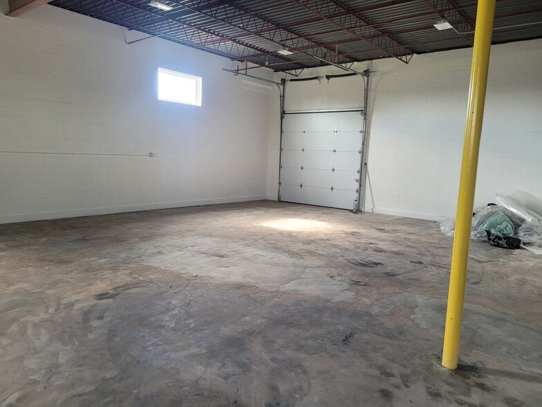 More Photos Of 406 Oak St, Wichita Falls Warehouse For Lease