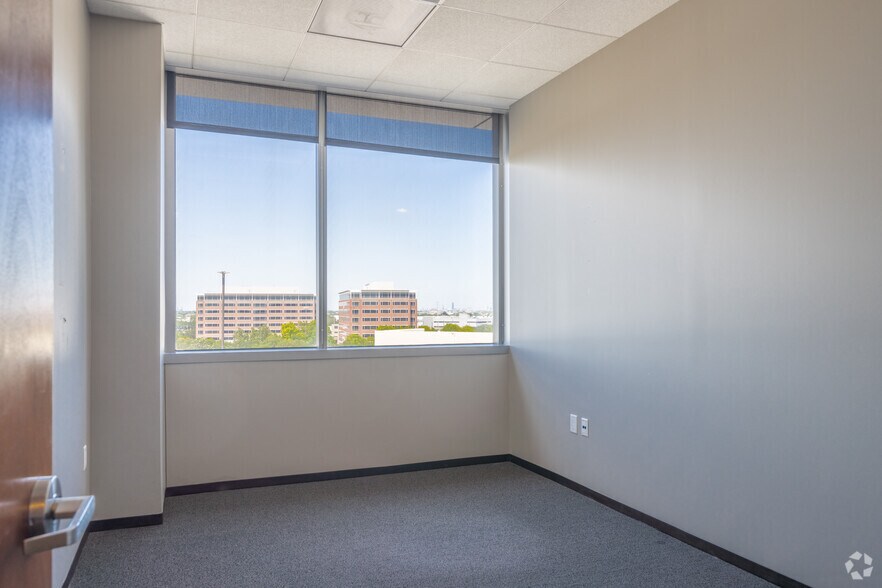 More Photos Of 3 Sugar Creek Center Blvd, Sugar Land Office For Lease