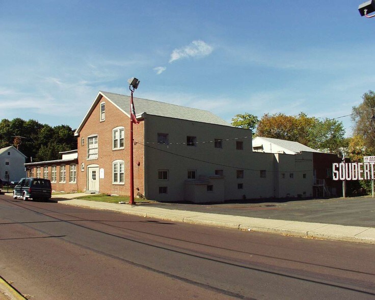 More Photos Of 113 E Chestnut St, Souderton Self Storage For Sale