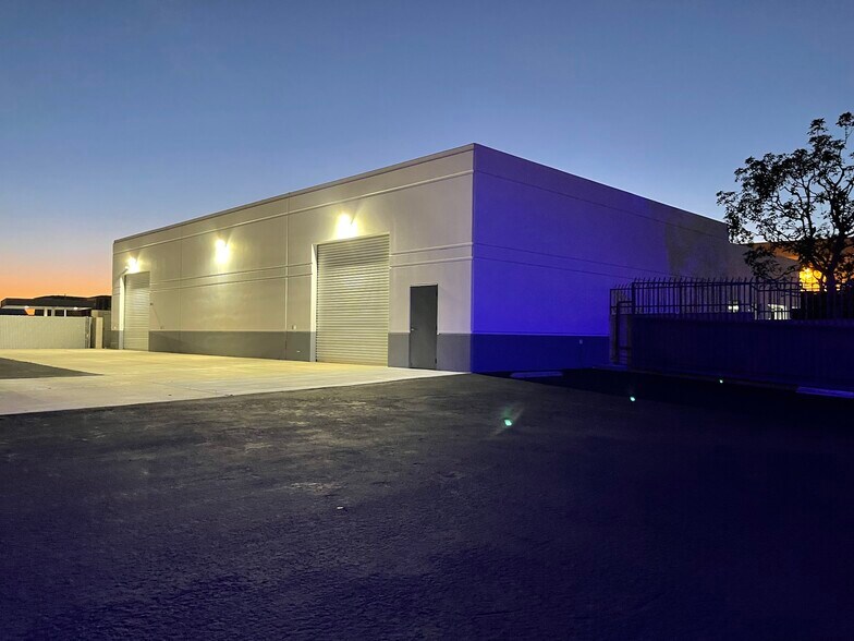 More Photos Of 20712 Civic Center Dr, Lake Forest Warehouse For Lease