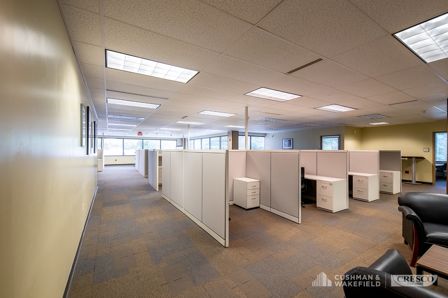 More Photos Of 300 Executive Pky W, Hudson Office For Lease