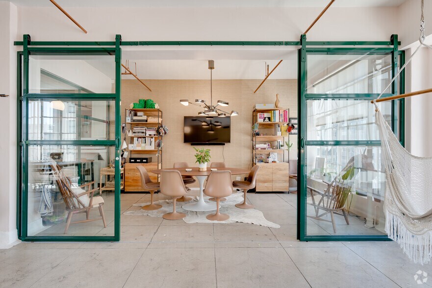 More Photos Of 521-527 W 7th St, Los Angeles Coworking Space