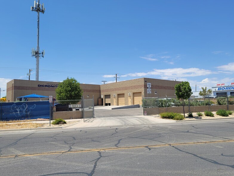 Primary Photo Of 801 Pendale Rd, El Paso Distribution For Sale
