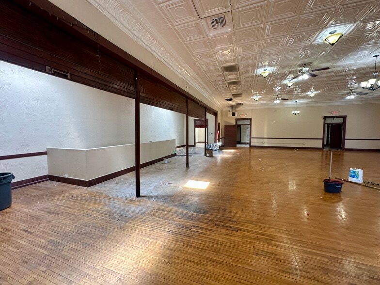 More Photos Of 42 W Ramsey St, Banning Storefront Retail Office For Lease
