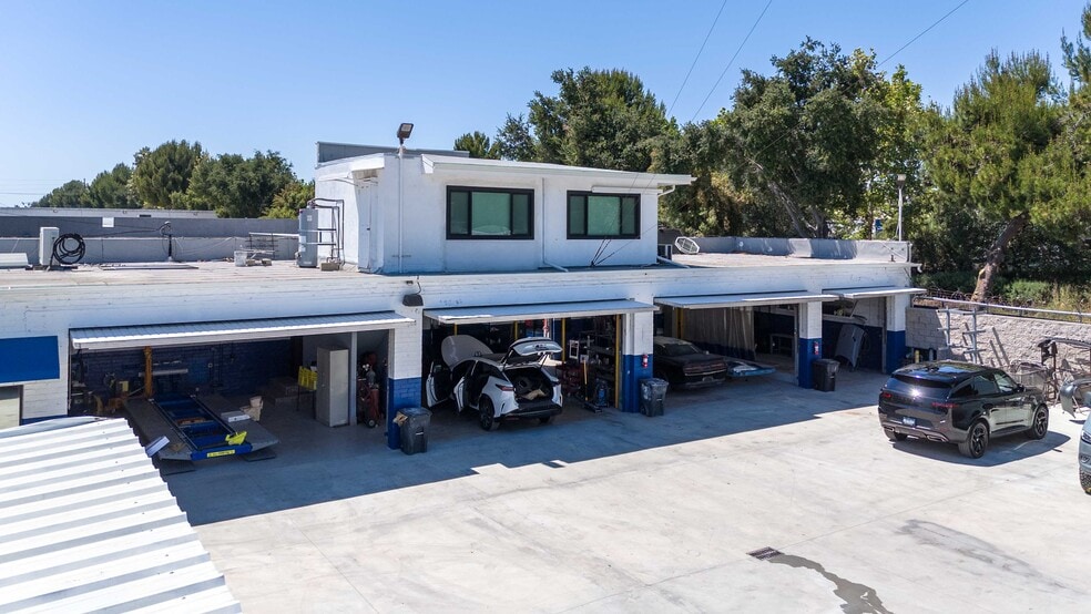 More Photos Of 14723 Aetna St, Van Nuys Auto Repair For Sale