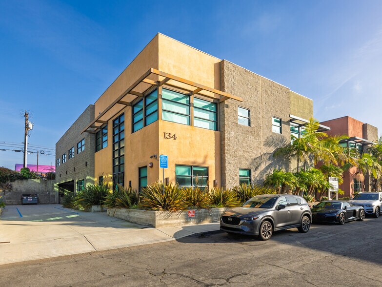 More Photos Of 134 Lomita St, El Segundo Flex For Lease