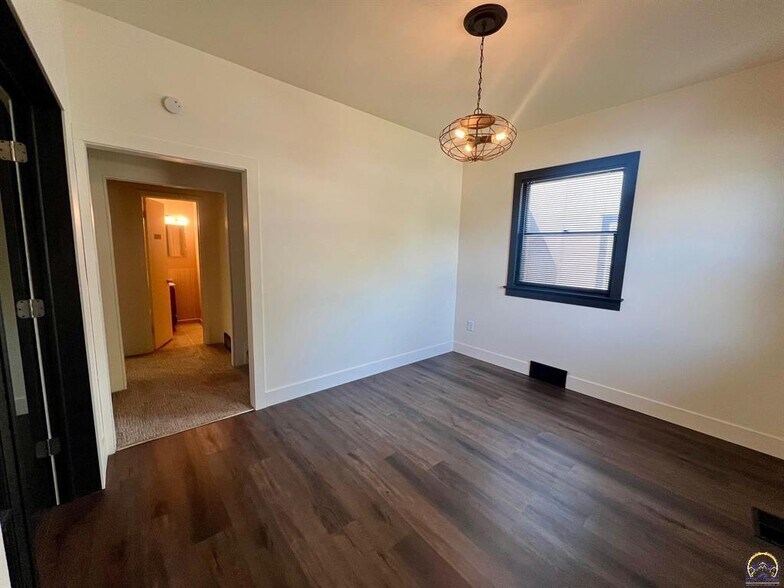 More Photos Of 1101 SW 10th Ave, Topeka Office For Sale